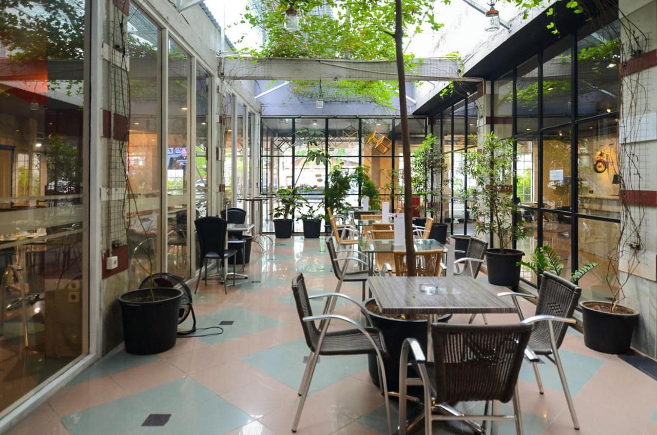 Hotel Peninsula Mangga Besar Джакарта Экстерьер фото
