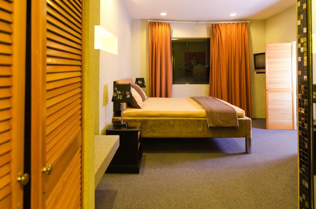 Hotel Peninsula Mangga Besar Джакарта Экстерьер фото