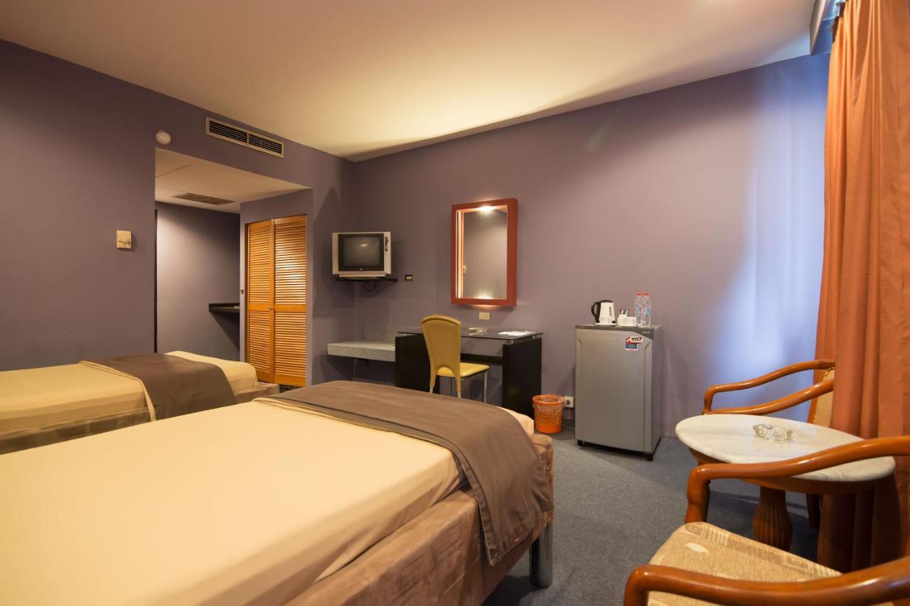 Hotel Peninsula Mangga Besar Джакарта Экстерьер фото
