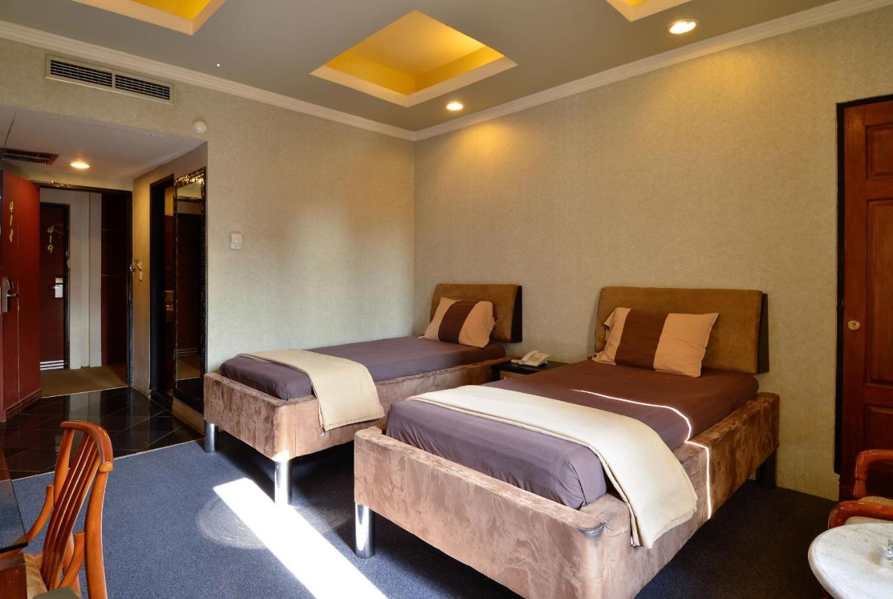 Hotel Peninsula Mangga Besar Джакарта Экстерьер фото